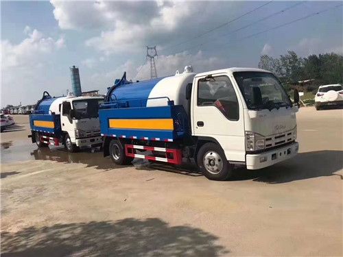 慶鈴五十鈴清洗吸污車出口到菲律賓，污水箱4.2方，水箱2方