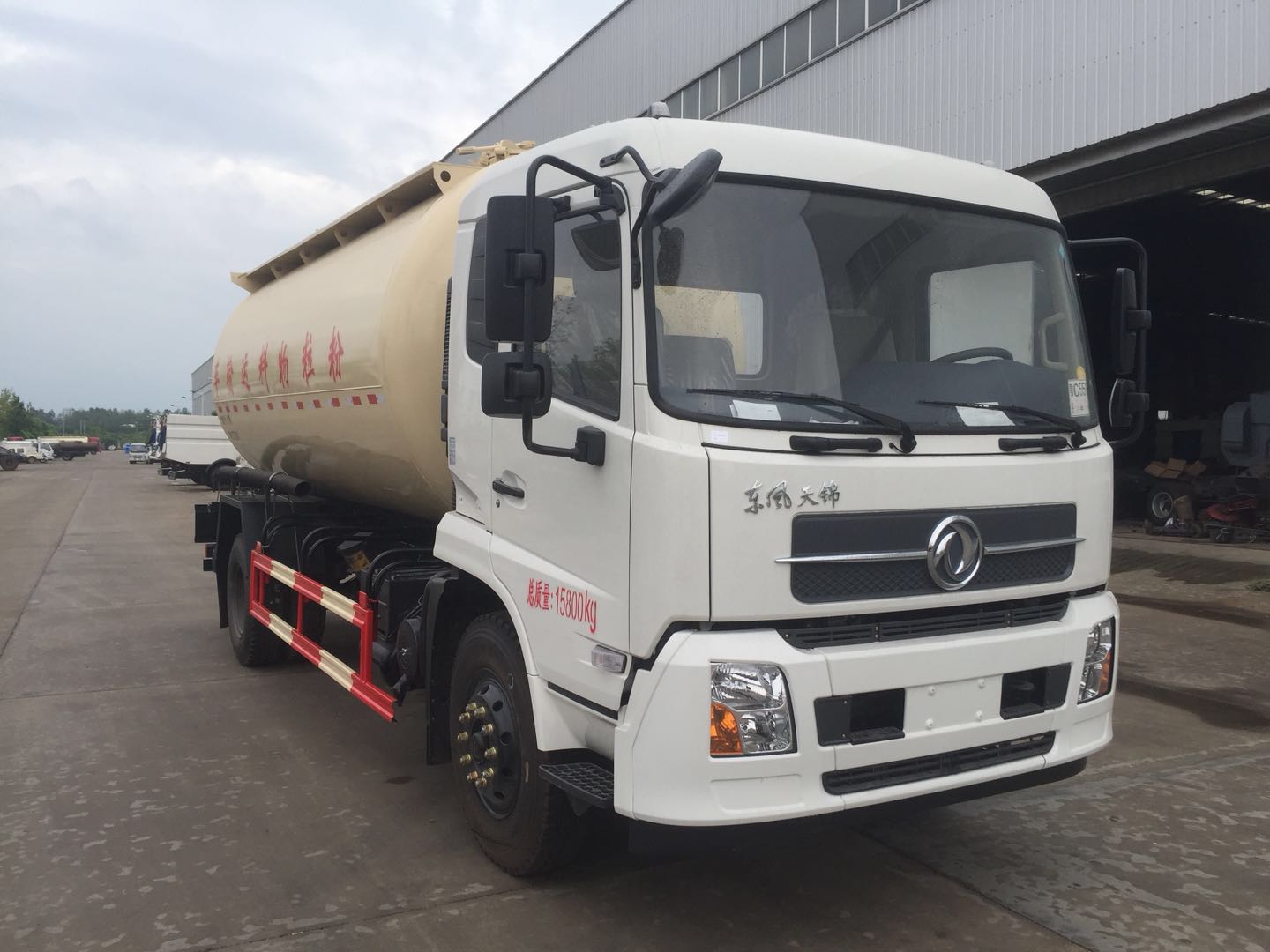 粉料物料運(yùn)輸車（粉罐車）司機(jī)看過來 你真的會保養(yǎng)操作嗎？
