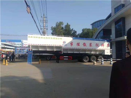 庫(kù)車(chē)錦瑞生豬養(yǎng)殖有限責(zé)任公司訂購(gòu)66方半掛散裝飼料運(yùn)輸車(chē)