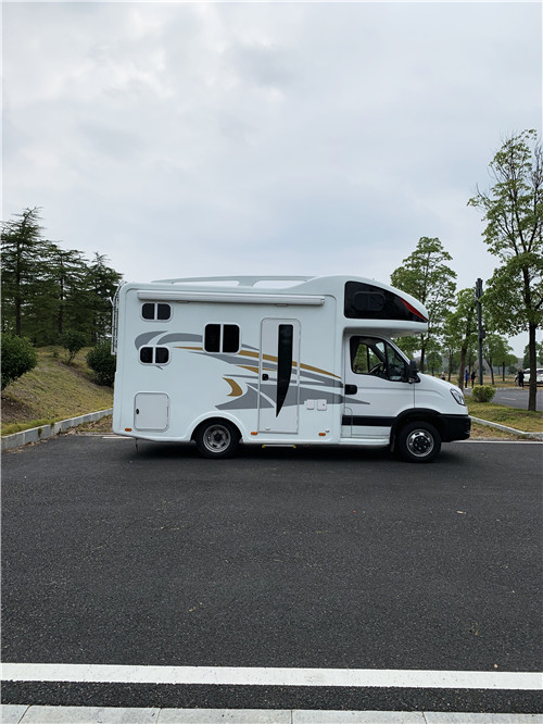 依維柯歐勝C型房車(chē)圖片參數(shù)介紹