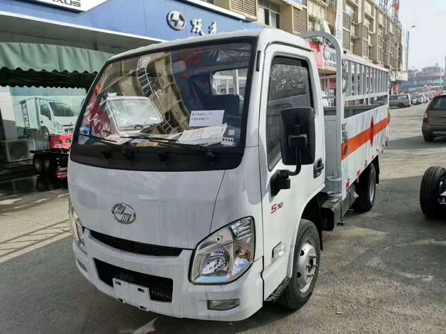 特大好消息 上汽躍進(jìn)國(guó)六氣瓶運(yùn)輸車(chē)北京環(huán)保已下發(fā)，可在北京上牌，暢行無(wú)阻！