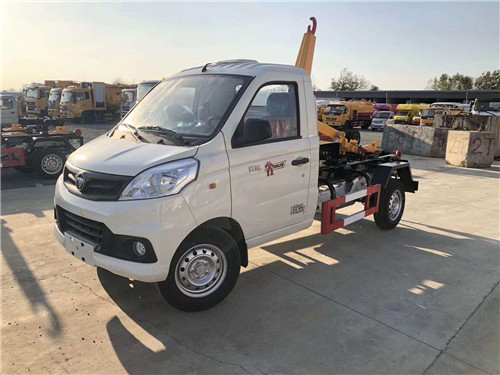 性價比最高的國六福田祥菱車廂可卸式垃圾車現(xiàn)車2臺，欲購從速