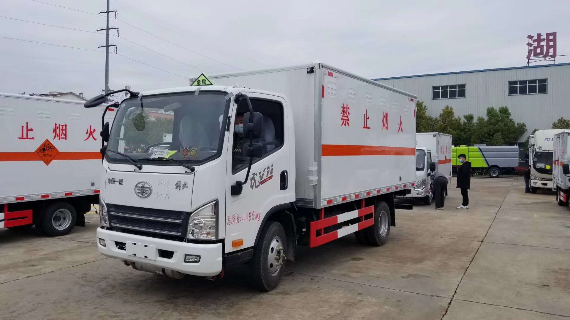 解放虎VN藍(lán)牌危險(xiǎn)品廂式運(yùn)輸車，解放卡車，掙錢機(jī)器