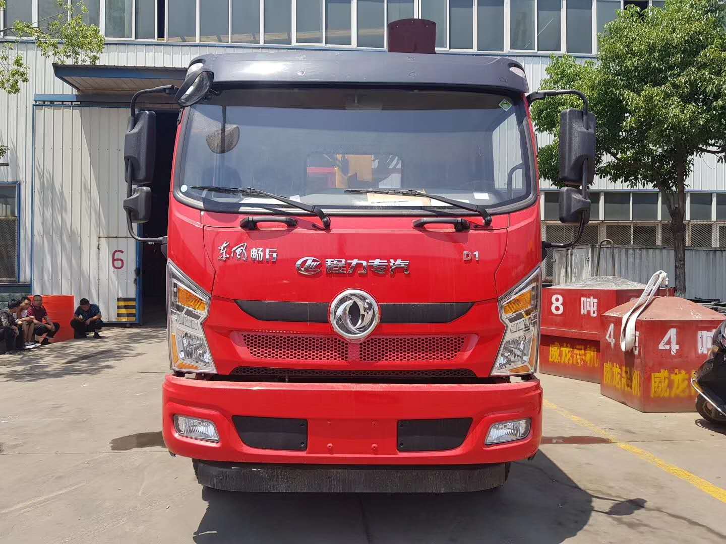 東風(fēng)暢行D1隨車吊匹配玉柴160馬力，徐工6.3噸4節(jié)上操作吊機(jī)，5.1米貨廂