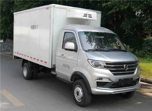 金杯廂長3.4米冷藏車，容積9立方米