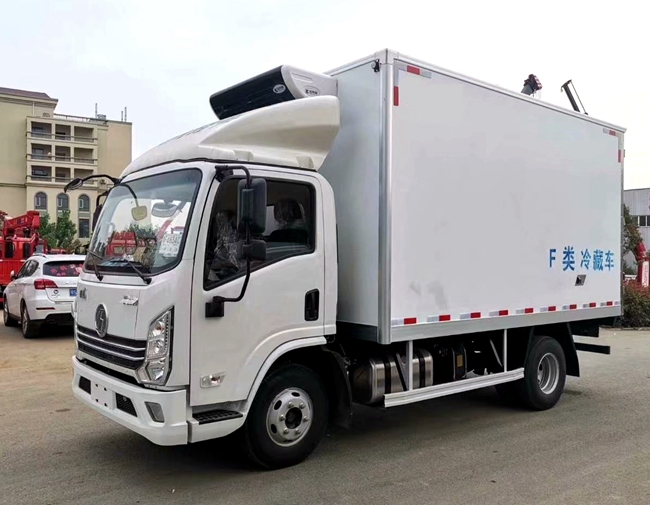 陜汽德龍K3000冷藏車，匹配濰柴130馬力，廂體3.7米，4.1米
