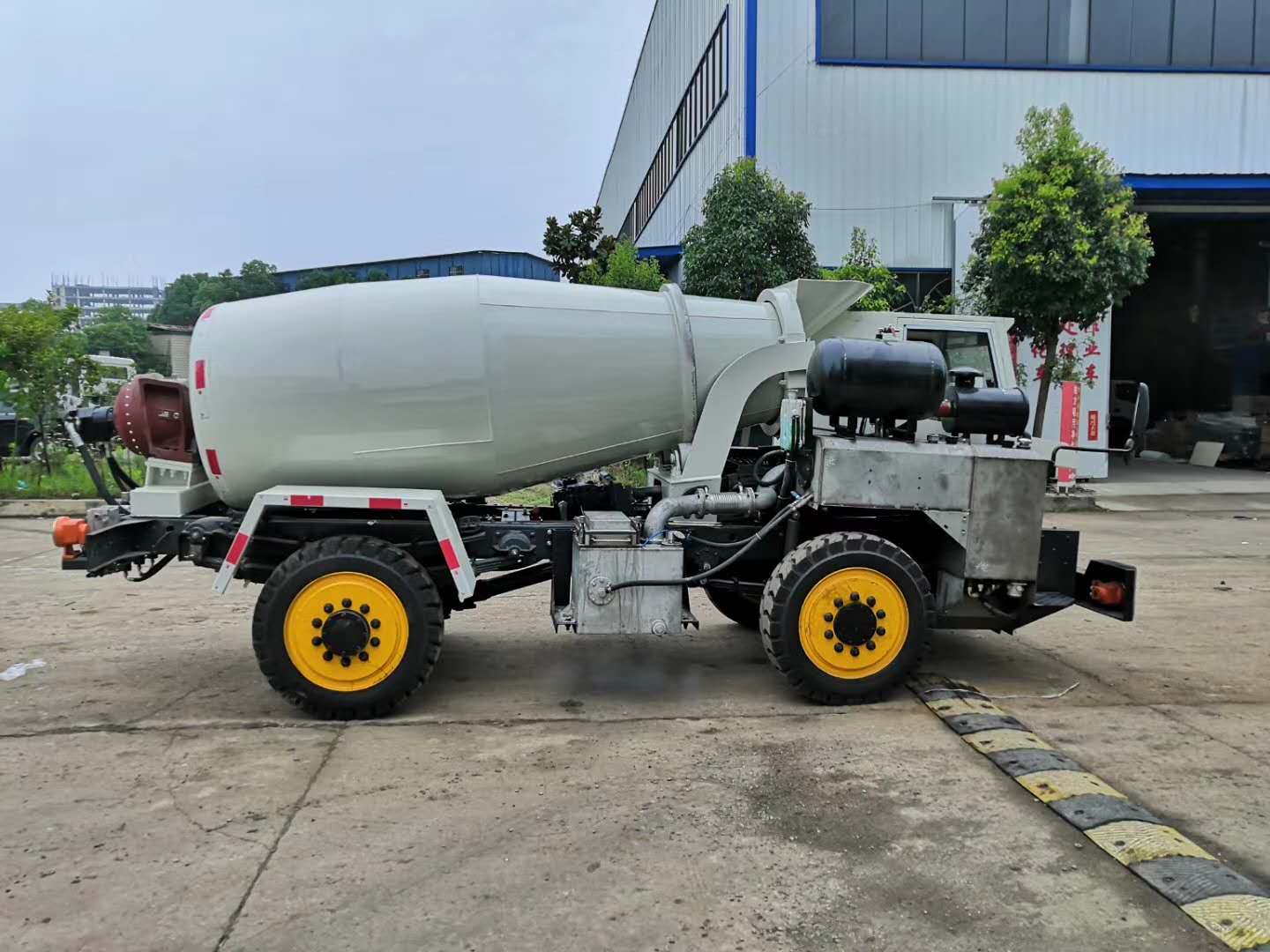 2.5方防爆攪拌車,柴油,氣啟動攪拌車，礦井?dāng)嚢柢噲D片展示