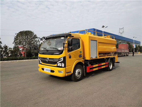 國六大多利卡清洗吸污車，吸污罐7立方，水箱2.7立方圖片參數