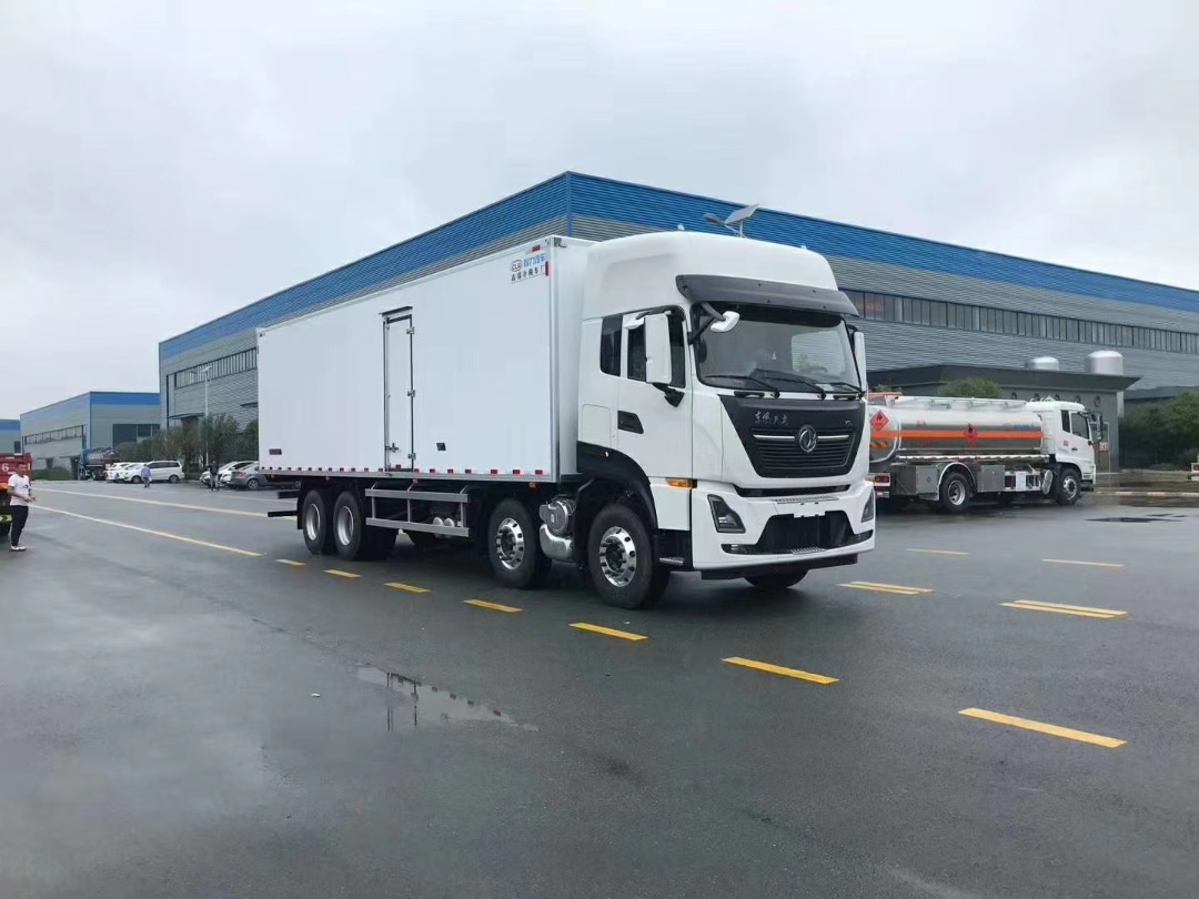 國六東風(fēng)天龍KL前四后八冷藏車新品上市。