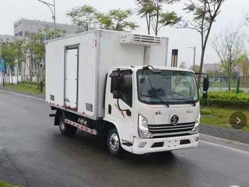 陜汽德龍國六4.2米冷藏車上市\(zhòng)濰柴130馬力配置高端！