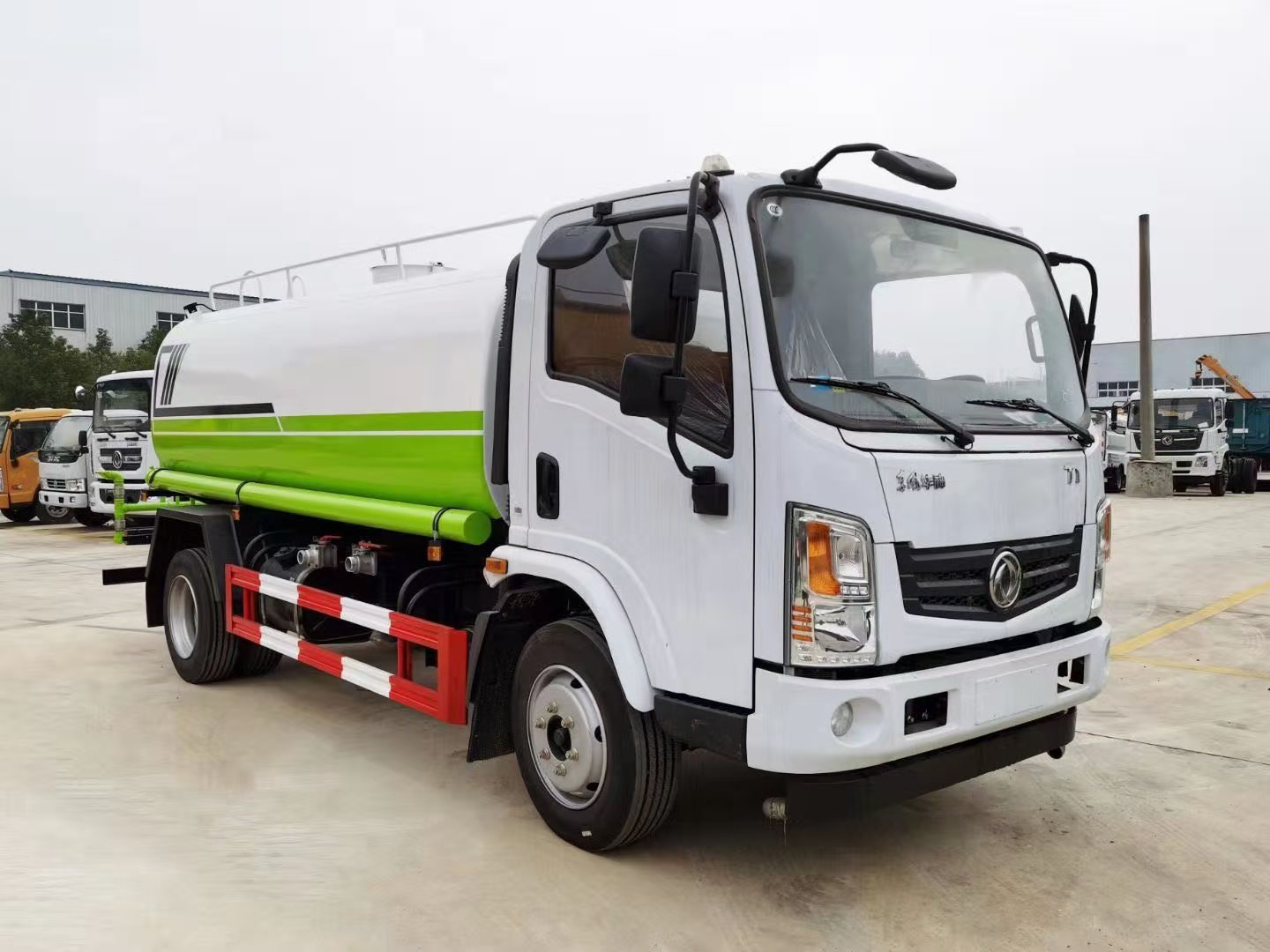 東風(fēng)T1防疫消毒車(chē)罐體有效容積9立方現(xiàn)車(chē)特價(jià)，同級(jí)別車(chē)型全球最低