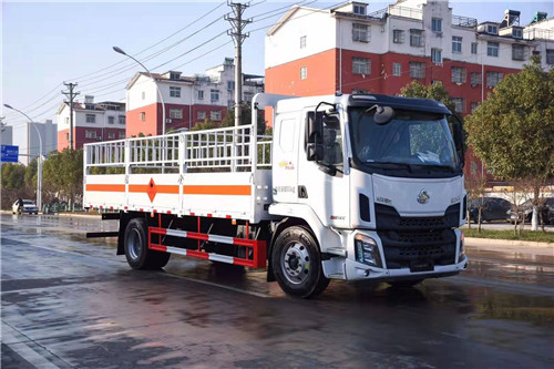 柳汽國(guó)五危險(xiǎn)品廂式車、氣瓶運(yùn)輸車 氣囊橋強(qiáng)勢(shì)回歸！??！