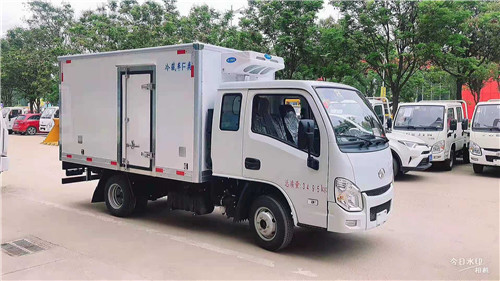躍進(jìn)小福星S70排半冷藏車(chē)大空間儲(chǔ)物，午休不用愁