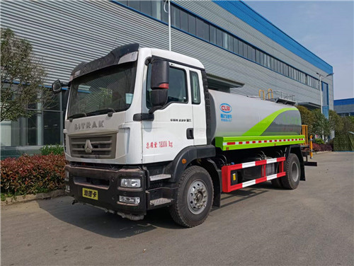 國(guó)六重汽汕德卡13.6噸灑水車現(xiàn)車，公告免征環(huán)保已公示
