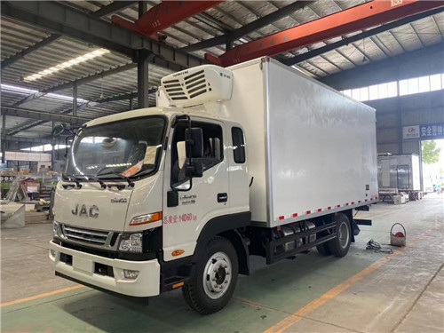 國(guó)六江淮中卡德沃斯5.5米冷藏車，10噸國(guó)六冷藏車