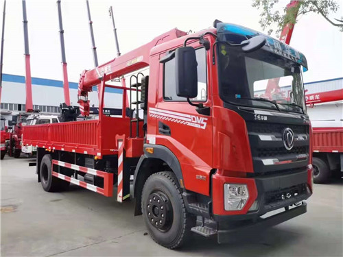 國六東風(fēng)華神DV5隨車吊匹配威龍8噸4節(jié)臂吊機(jī)，6.1米貨廂