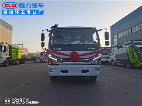 國六東風(fēng)大多利卡掃路車，水箱2.5m3 垃圾箱5m3