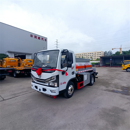 東風(fēng)多利卡D5汽柴油加油車，最小的加油車，全國包上牌