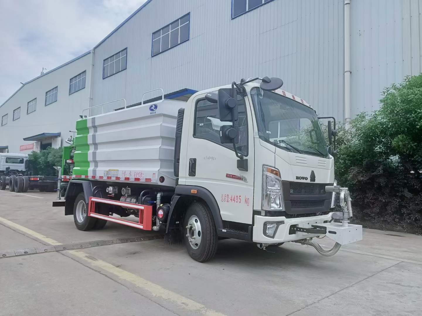 重汽豪沃7方灑水車,不僅能滿足你的大容量需求，還配備了各種實用功能和設(shè)施