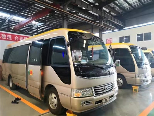 程力集團(tuán)旅居車專業(yè)廠廖總就軍運(yùn)會(huì)專用接待乘用車定制改裝生產(chǎn)情況向天河機(jī)場(chǎng)孟總等相關(guān)采購(gòu)方作了匯報(bào)，從選購(gòu)底盤到改裝技術(shù)，詳細(xì)地對(duì)生產(chǎn)等各環(huán)節(jié)進(jìn)行了介紹，并對(duì)目前已經(jīng)改裝出的一臺(tái)豐田考斯特乘用車樣車進(jìn)行了實(shí)物和功能性展示。