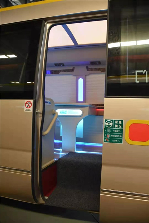 程力豐田高端商務(wù)禮賓車，用于轉(zhuǎn)運(yùn)來(lái)武漢參加軍運(yùn)會(huì)的國(guó)賓內(nèi)飾圖片