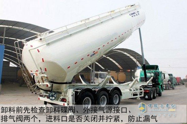 粉罐車(chē)出料工作階段需注意