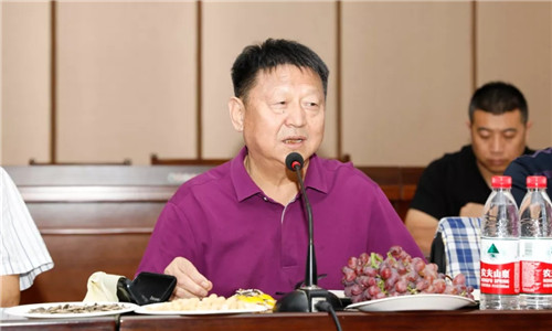 董事長程道國講道，希望大家珍惜我們國家來之不易的和平建設(shè)最幸福的時(shí)代，一定要奮發(fā)有為，戒驕戒躁砥礪前行，為程力公司的未來和舟共濟(jì)共創(chuàng)美好。