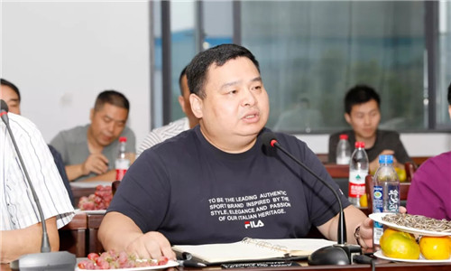 集團(tuán)公司總經(jīng)理程阿羅在發(fā)言中，要求大家以回顧建國七十周年取得偉大成就為動(dòng)力，團(tuán)結(jié)拼搏敢為人先，以創(chuàng)新和高質(zhì)量發(fā)展為戰(zhàn)略抓手，積極為公司發(fā)展建言獻(xiàn)策；強(qiáng)調(diào)今年也是程力公司成立15周年，大家要發(fā)揚(yáng)主人翁的奉獻(xiàn)精神，在第四季度努力完成今年60億的專汽工業(yè)產(chǎn)值。 總經(jīng)理程阿羅勉勵(lì)大家，奔跑不停追夢(mèng)不息，敢作為多作為，為程力公司“雙百工程”（百年品牌、百億產(chǎn)值）貢獻(xiàn)自己的青春和力量，順應(yīng)新時(shí)代中國特色社會(huì)主義建設(shè)的時(shí)代潮流。