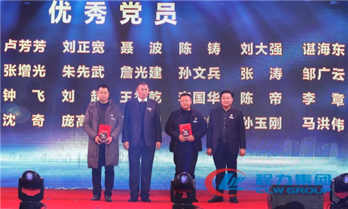 這一年年，公司黨委、工會圍繞經(jīng)濟建設(shè)中心，加強黨員思想政治教育，組織開展困難職工慰問、幫扶、員工教育、崗位培訓、勞動競賽等活動。在七一前夕，組織黨員干部赴湖南韶山重溫入黨誓詞、接受紅色教育，參與慶“七一”暨新曾都區(qū)成立10周年歌詠晚會，開展黨員學習活動日等活動。