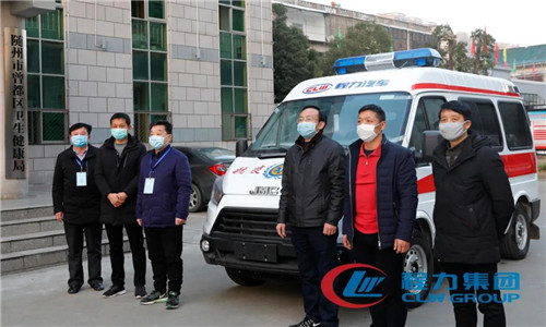 疫情發(fā)生以來，湖北省政協(xié)委員、省工商聯(lián)副會長程力汽車集團總經理程阿羅傾力社會急需提供便利—— 緊急生產，讓程力防控疫情的戰(zhàn)車馳援一線 1月24日，武漢、隨州等地新冠肺炎確診病例、疑似病例節(jié)節(jié)攀升，許多醫(yī)護人員因救護車輛不足不能及時到達患者家進行轉治。面對疫情不斷蔓延，程阿羅急一線之所急，思索著如何為抗擊疫情做點貢獻？經過商定，發(fā)揮自身優(yōu)勢，打造防疫救護車輛支援一線。 說起容易，做起難。正直春節(jié)，員工休假在家，而且全市封城，人員不準外出。為了迅速解決此類問題，他一邊上報市政府，一邊通知在隨員工做好準備。 特