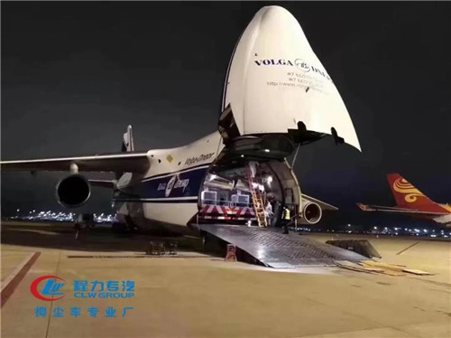 程力汽車集團(tuán)作為中國最大的專用車生產(chǎn)之都的龍頭企業(yè)，在專業(yè)技術(shù)和工藝質(zhì)量上一直處于行業(yè)領(lǐng)先地位。在得知程力汽車集團(tuán)抑塵車專業(yè)廠生產(chǎn)的霧炮車在此次疫情中發(fā)揮的重要作用后，阿聯(lián)酋果斷的從中國程力集團(tuán)采購一批抑塵車用于防疫消毒，在接到定單后，程力抑塵車專業(yè)廠日夜不息，八天完成阿聯(lián)酋45臺東風(fēng)天錦100米抑塵車出口交付。再次向世界展現(xiàn)程力汽車集團(tuán)堅實的專用車制造能力。