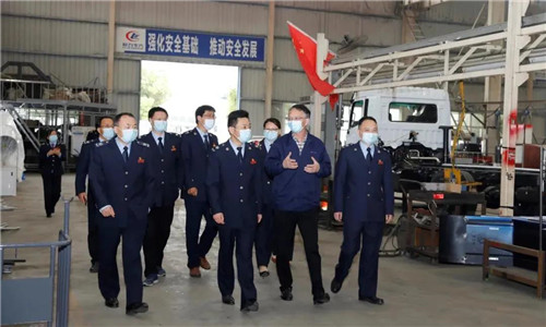 稅務(wù)局領(lǐng)導(dǎo)參觀了程力汽車集團工業(yè)園的自動化生產(chǎn)流水車間后，對其給予了高度評價；在目前疫情環(huán)境嚴峻的大環(huán)境下，程力汽車集團所展現(xiàn)出的雄厚實力是對隨州市經(jīng)濟復(fù)蘇穩(wěn)步發(fā)展的重要保障，是穩(wěn)固全市稅收工作的重要基石。