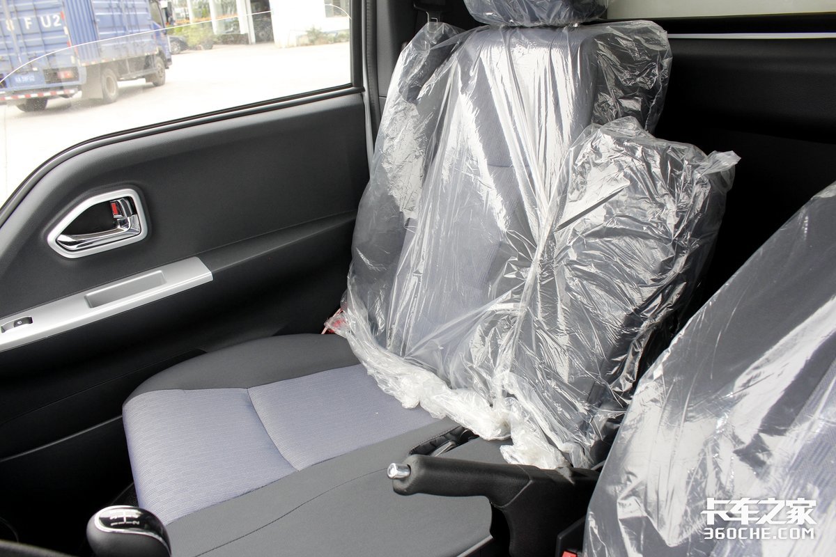 2.3L全柴機(jī) 途逸冷藏車可以合規(guī)拉1.8噸