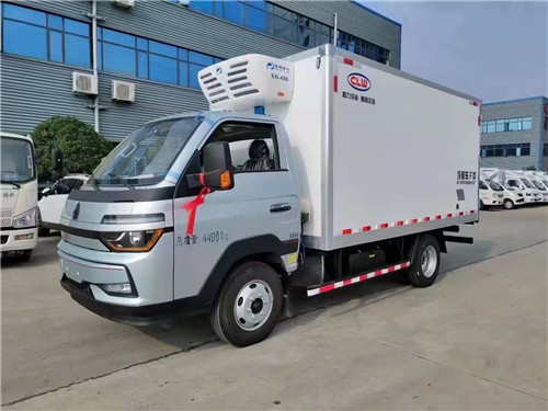 國六豪沃新款智相跨界冷藏車，3.8米藍牌國六冷藏車