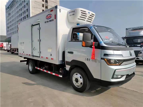 國六豪沃新款智相跨界冷藏車，3.8米藍牌國六冷藏車