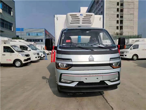 國六豪沃新款智相跨界冷藏車，3.8米藍牌國六冷藏車