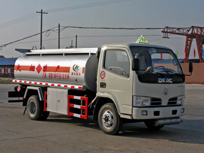 東風(fēng)多利卡5噸加油車(chē)