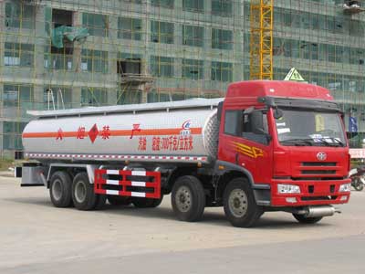 解放29噸前四后八運油車