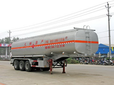 44立方化工液體運(yùn)輸半掛車