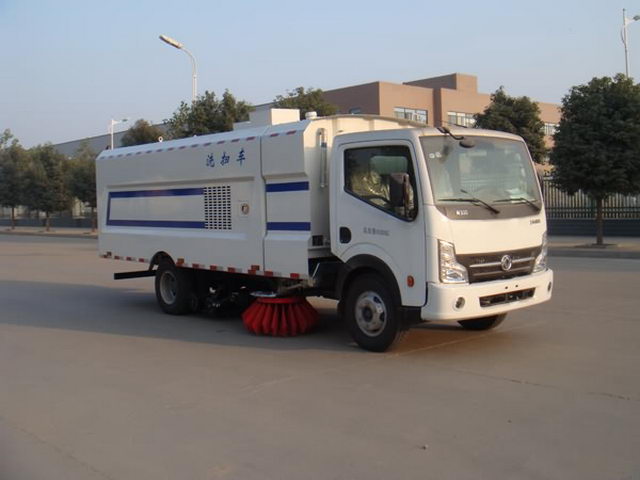 國(guó)四東風(fēng)凱普特洗掃車(chē)