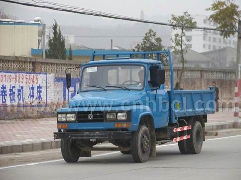 東風140尖頭農(nóng)用自卸車