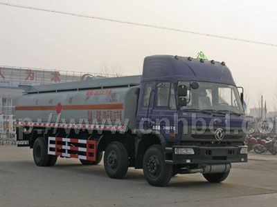 東風(fēng)小三軸運油車