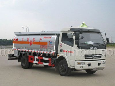國四東風(fēng)多利卡8方運油車