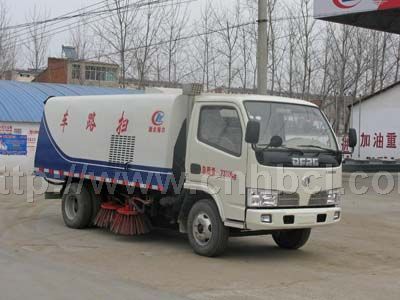 國(guó)四東風(fēng)銳鈴掃路車(chē)