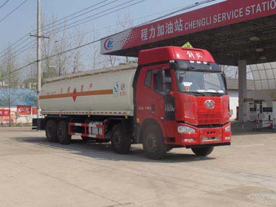 國五解放前四后六運(yùn)油車 